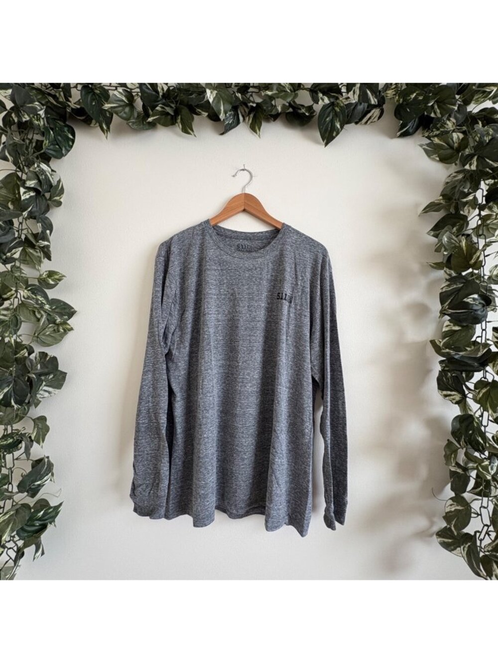 5.11 Tactical Athletic Scoop Neck Long Sleeve Shirt Heathered Grey Men’s Size L